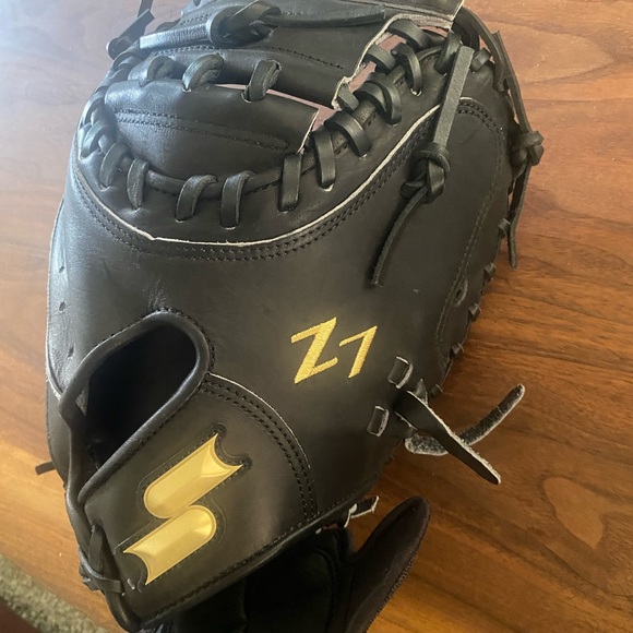 SSK right hand catchers mitt.  New without tags. - Picture 3 of 5